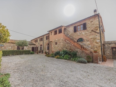 Tipico rustico toscano in posizione tranquilla