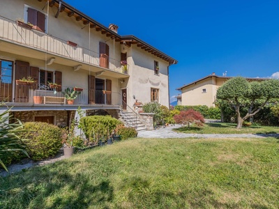 Historic detached house on Lake Garda
