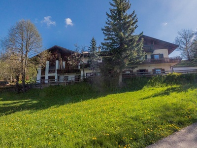 Großzügiges Mehrfamilienhaus in idyllischer Berglage