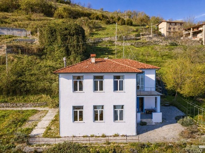 Casale in the beautiful fraction of Rontano