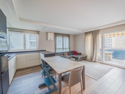 Four-room apartment in pristine condition in a sunny location