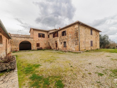 Charmantes Bauernhaus mit gepflegtem Garten