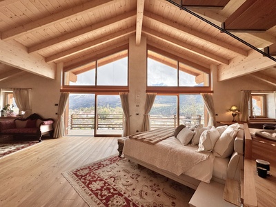 Exklusive Traumvilla mit Blick auf den Monte Cermis