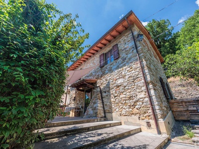 Saniertes Landhaus mit schönem Pool