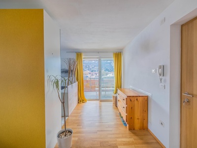 Well-maintained 1-room apartment with terrace in a prime location