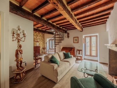 Renovated apartment in the historic center of Semproniano