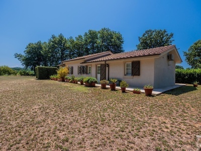 Villa in absolut ruhiger Lage mit schöner Aussicht