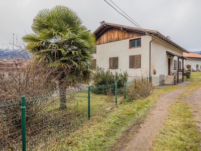 Geräumiges Mehrfamilienhaus mit viel Potential