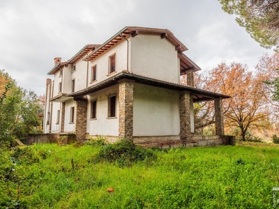 Spaziosa villa in posizione tranquilla