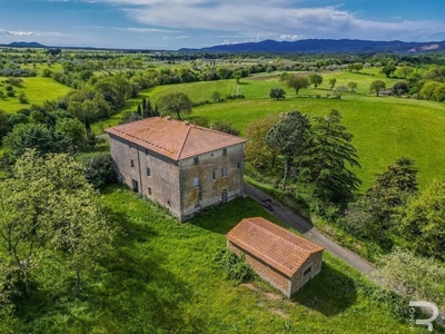 Rustico da ristrutturare in posizione isolata