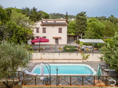 Schöne Villa mit einzigartigem Panoramablick