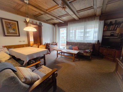 Geräumige 4-Zimmer Wohnung mit Balkon