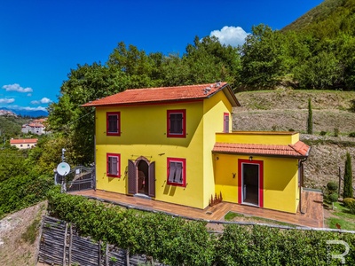 Villa mit großzügigem Garten