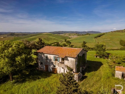 Großes Anwesen in ausgezeichneter Lage