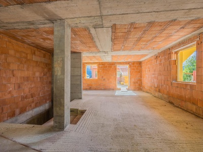 Erdgeschosswohnung mit großer Terrasse und Garten