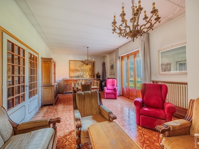 Gepflegte Villa in strategischer Lage