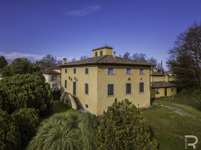 Herrschaftliche Villa mit großem Grundstück