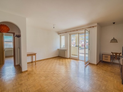 Miete: helle und möblierte 2-Zimmer Wohnung mit großer Terrasse!