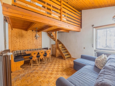 Well-maintained attic apartment in a perfect location