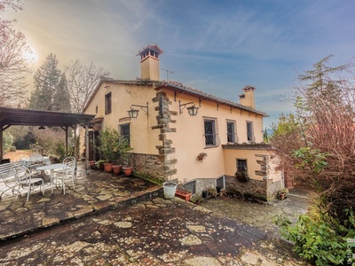 Rustico ben tenuto in posizione rurale