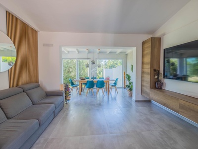 Renovated row house in the heart of Elba
