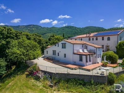 Freistehende Villa mit atemberaubender Aussicht