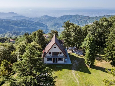 Traumvilla mit Panoramablick und eigenem Tennisplatz