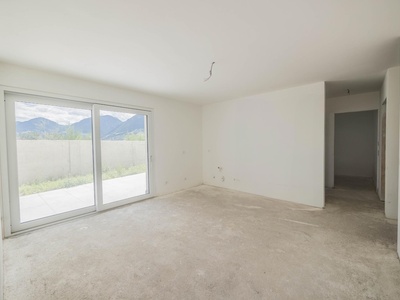 Neue 4-Zimmer-Wohnung mit großem Garten