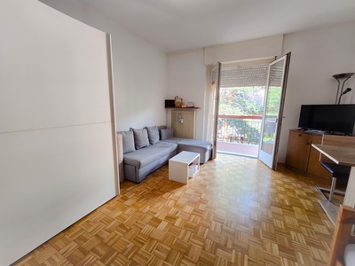 Well-maintained top-floor apartment in Maia Bassa