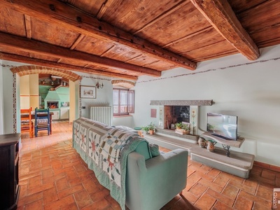 Historic detached house in the heart of Soci