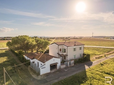 Villa ristrutturata con bellissimo giardino