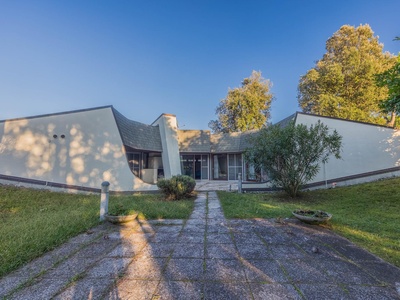 Unique villa with large garden and pool