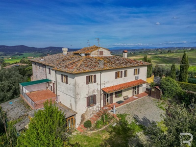 Rustico ben conservato in posizione panoramica