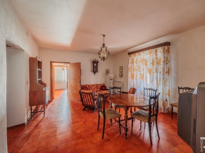 Apartment in need of renovation with beautiful views over the village