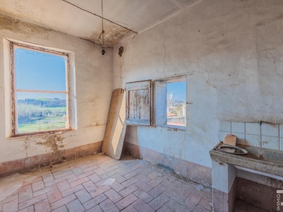 Appartamento da ristrutturare con fantastica terrazza sul tetto