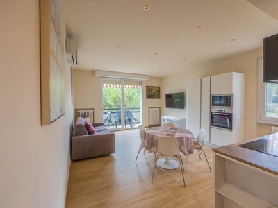 Exclusive penthouse apartment with lake views