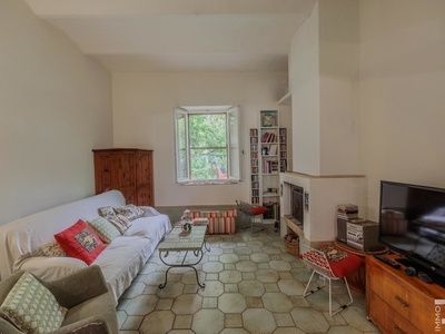 Well-kept 3-room apartment with large garden and swimming pool