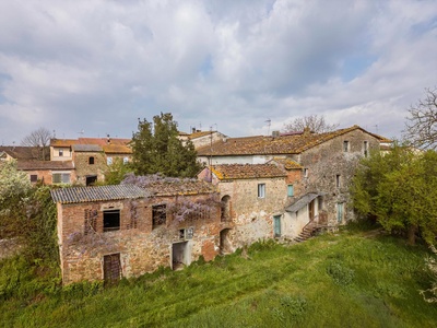 Großes Anwesen mit viel Potenzial