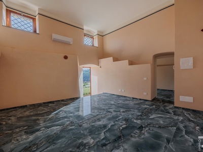 Stilvolle Wohnung im historischen Palast