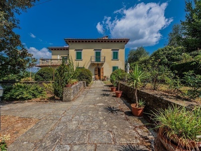 Stately villa in top location