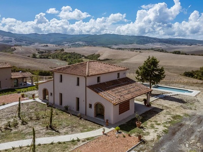 Moderna casa bifamiliare con piscina privata