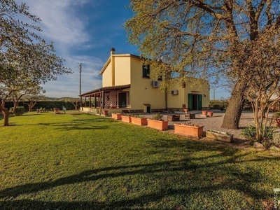 Agriturismo ben tenuto con piscina