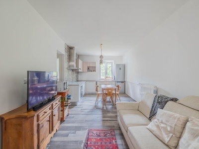 Renovated terraced house near the center