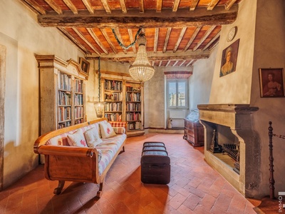 Renovated apartment in the historic center of Scansano