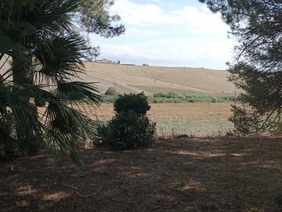 Casa libera su quattro lati con vista lago