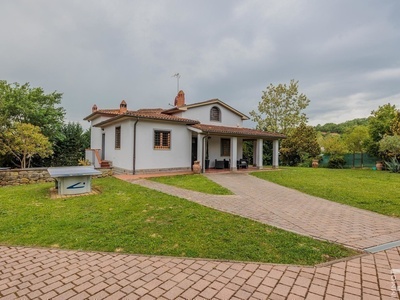 Villa splendidamente ristrutturata con piscina