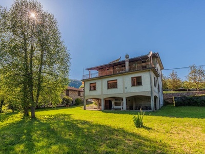 Große Villa mit Blick auf Nicciano