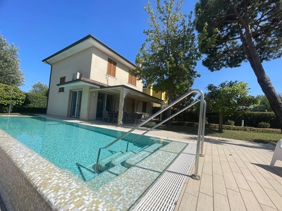 Villa spaziosa con vista mare