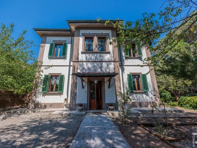 Elegant Art Nouveau villa in an attractive location