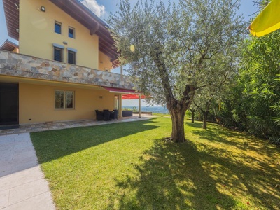 Exklusive Villa mit traumhaftem Seeblick